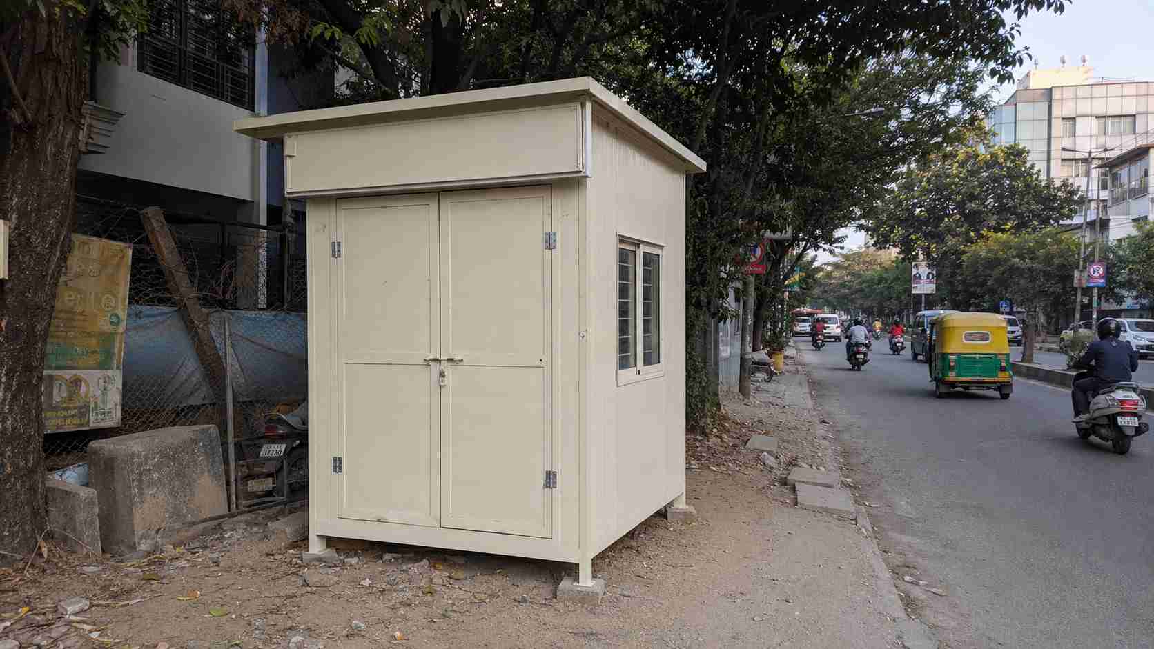 Cream ivory MS porta cabin set up as a driving school frontage office on Marathahalli Main Road.